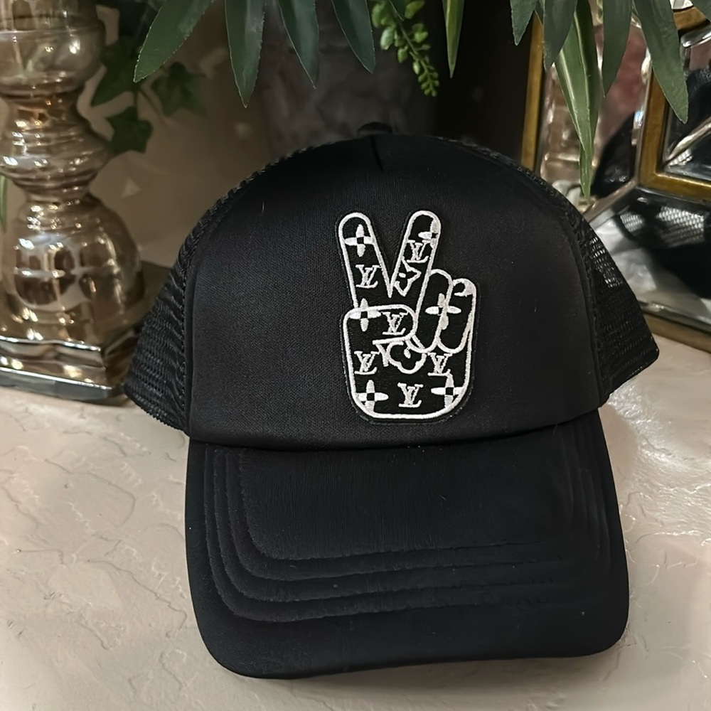 LV Peace black white trucker hat